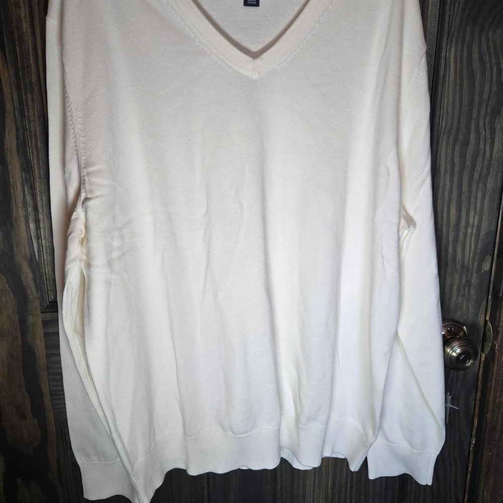 #112- Lands' End White V-neck sweater